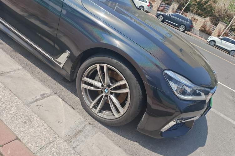 Used BMW 7 Series 2018 730Li Luxury Edition M Sport Package Right Front Wheel Hub