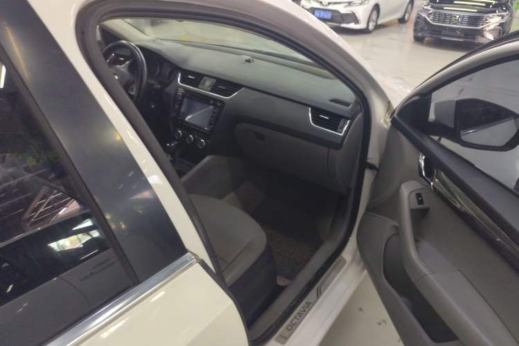 Used Skoda Octavia 2015 1.6L Automatic Yijun Edition
