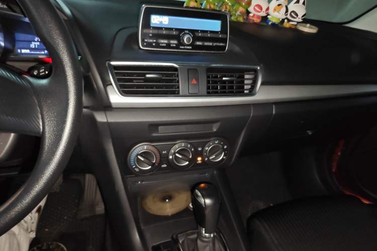 Used Mazda 3 Axela 2014 Sedan 1.5L Automatic Comfort Model