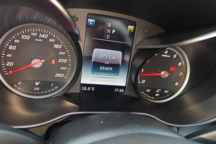 Used Mercedes-Benz C-Class 2017 Facelift C 200 L Odometer Close Up