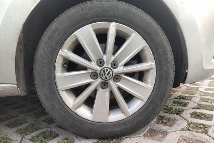 Used Volkswagen Jetta 2013 1.6L Manual Comfort Model Right Front Wheel Hub