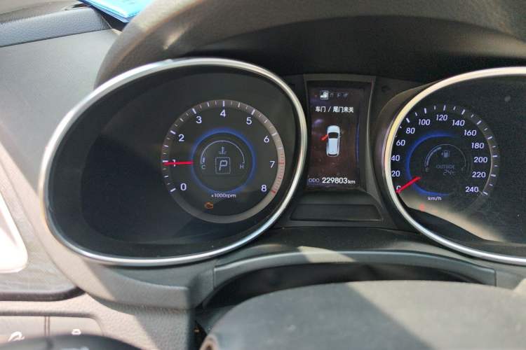 Used Hyundai Santa Fe 2013 2.4L Automatic Two-Wheel Drive Smart Version