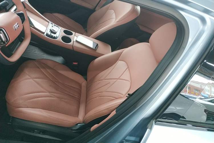 Used Geely Galaxy L6 2025 EM-i 140km Starship Edition