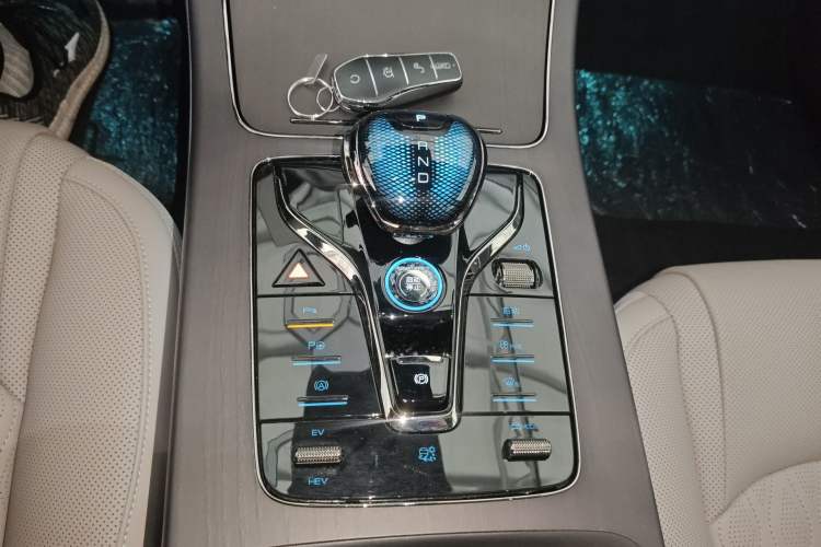 Used BYD Han 2025 DM-i Intelligent Driving Edition 125KM LiDAR Flagship Model
