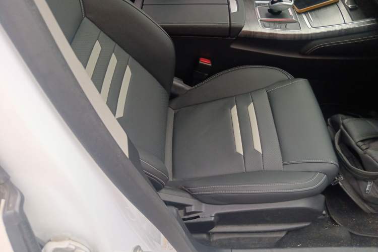 Used BYD Qin Pro New Energy 2018 DM 1.5TI Automatic Smart Connect Enjoyment Model Right Front Seat