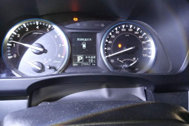 Used Toyota Highlander 2017 2.0T Four-Wheel Drive Luxury Edition 7 Seats Odometer Close Up