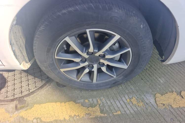 Used Geely Auto Emgrand 2019 Leading Edition 1.5L Manual Luxury Model China VI Standard
