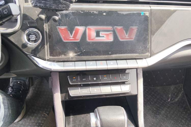 Used Sinotruk VGV U70 2020 1.5T Automatic Smart Luxury 7-Seater
