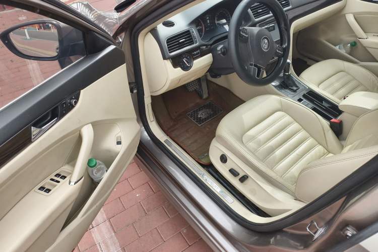 Used Volkswagen Passat 2014 1.8TSI DSG Prestige Edition Driver Seat