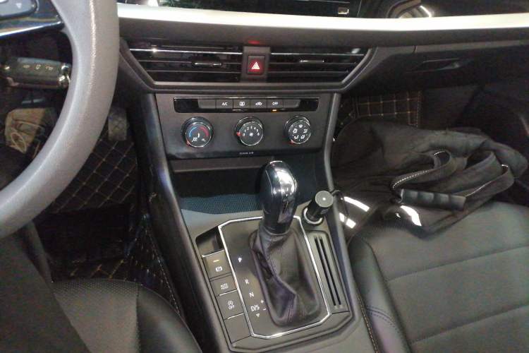 Used Volkswagen Lavida 2021 1.5L Automatic Comfort Edition Gear Lever