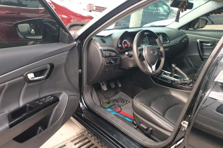 Used GAC Trumpchi GA6 2016 235T Manual Elite Edition Interior 3