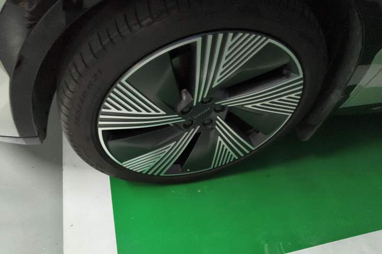 Used Lynk & Co 08 EM-P 2023 120km Long-Range Halo