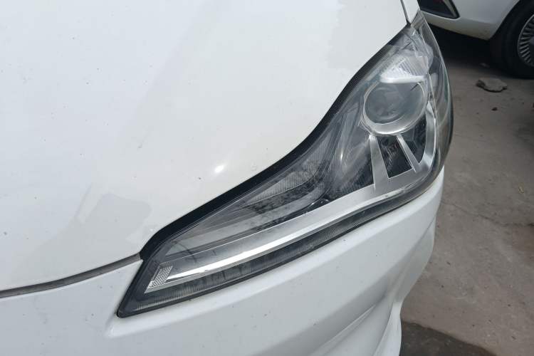 Used NETA V 2021 Standard Range Entertainment Edition Left Front Headlight