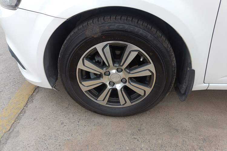 Used Chevrolet Aveo Sonic 2014 Sedan 1.4SL AT Stylish Sunroof Edition