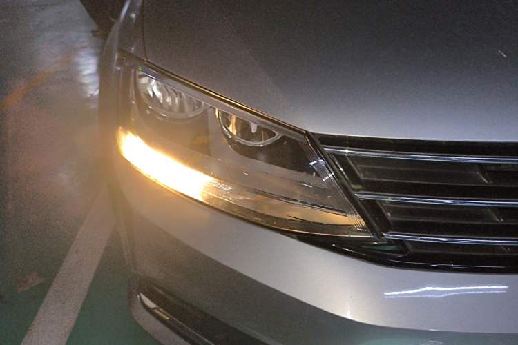 Used Volkswagen Sagitar 2018 1.6L Manual Comfort Model Right Front Headlight