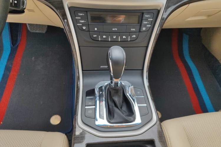 Used CHANGAN Raeton 2014 1.8T Automatic Elite Anniversary Edition China IV Standard
