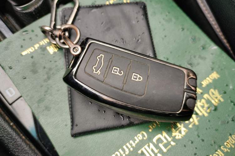 Used JMC Yusheng S350 2016 2.0T Automatic Two-Wheel Drive Gasoline Luxury Edition 5 Seats Vehicle Key