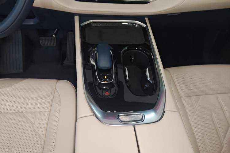 Used Zeekr 009 2024 7-Seater Aisle Version 108 kWh
