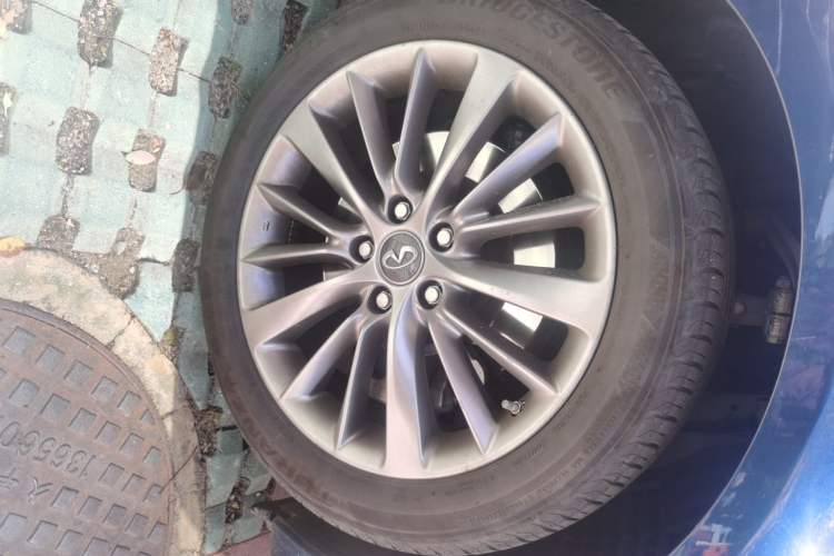 Used Infiniti Q50L 2018 2.0T Enjoyment Version China V Standard Right Front Wheel Hub