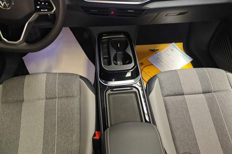 Used Volkswagen ID.4 CROZZ 2025 Pure Edition Gear Lever