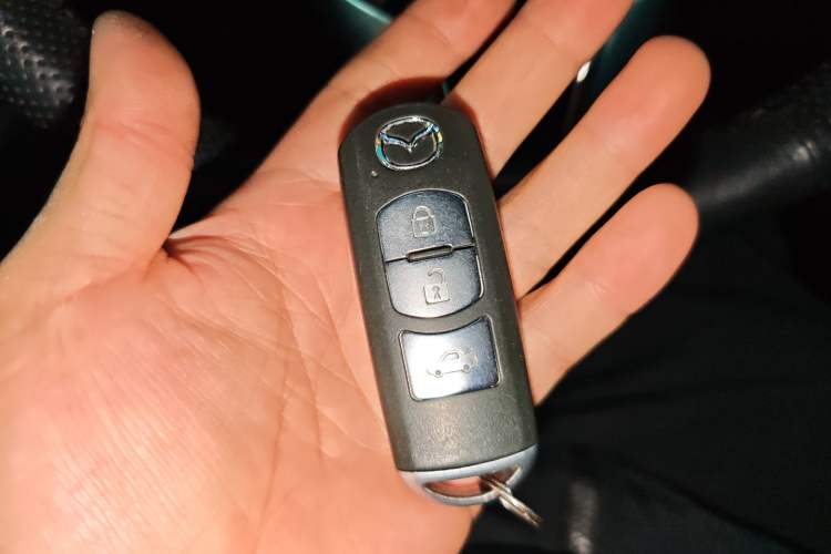 Used Mazda Mazda 3 Axela 2016 Sedan 1.5L Automatic Luxury Model
