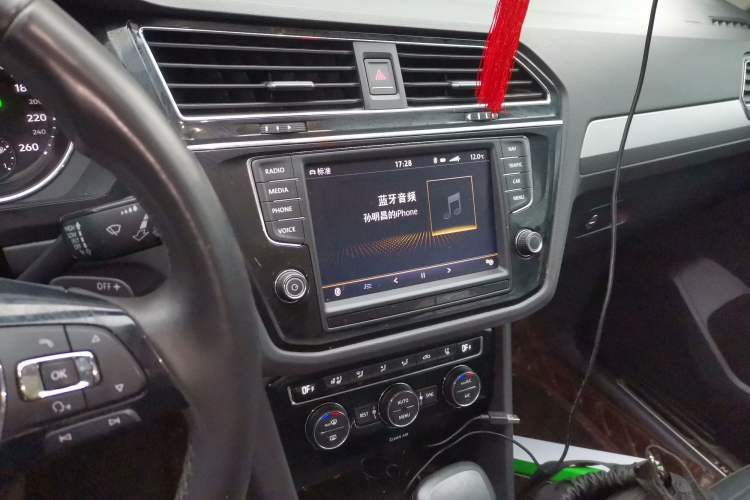 Used Volkswagen Tiguan L 2017 380TSI Automatic All-Wheel-Drive Flagship Edition Audio And AC Panel