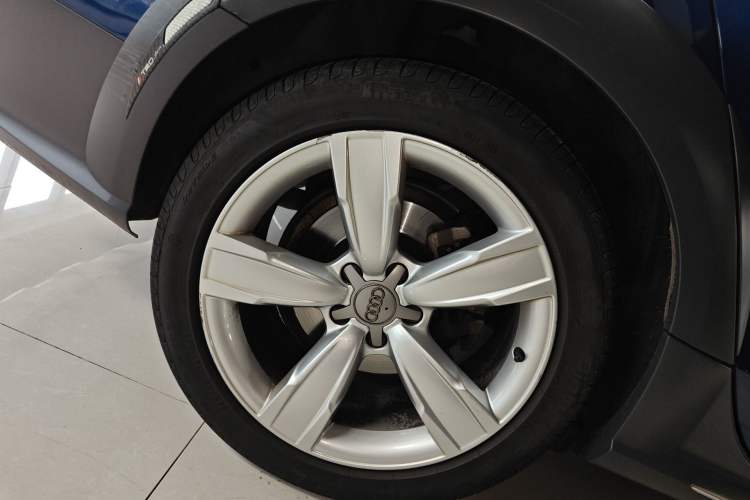 Used Audi A4 2014 40 TFSI allroad quattro plus version Right Rear Wheel Hub