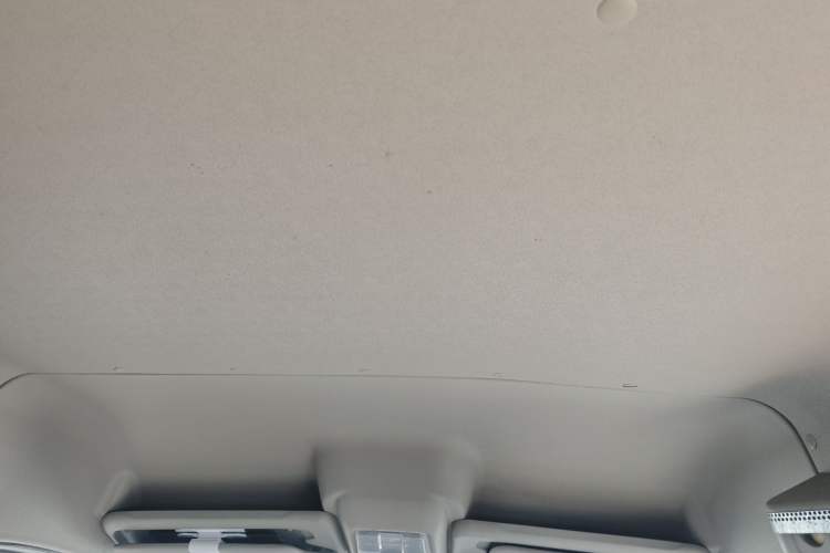 Used SAIC MAXUS Xintu V80 2021 2.0T Manual Classic Aoyuntong 127 PS Mid-axle Mid-roof 6/7/8/9-Seater Headliner