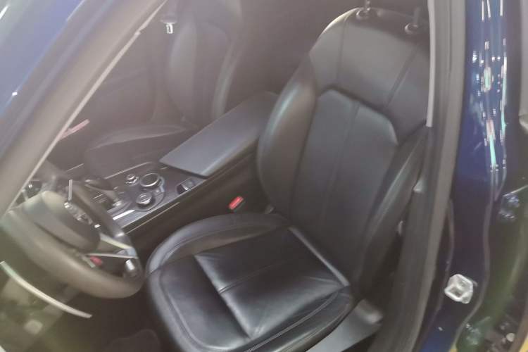 Used Alfa Romeo Giulia 2017 2.0T 280HP Luxury Edition
