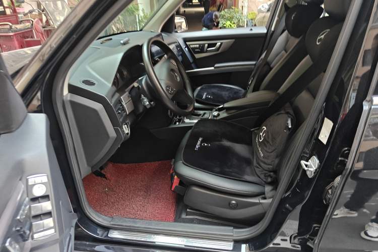 Used Mercedes-Benz GLK-Class 2010 GLK 300 4MATIC Fashion Model Left Front Seat