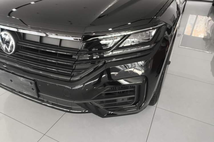 Used Volkswagen Touareg 2022 3.0 TSI Luxury Edition Black Diamond Sport Package
