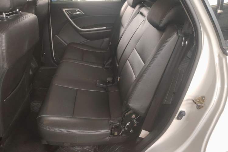 Used JMC Yusheng S350 2013 2.4T Automatic 2WD Diesel Luxury 7-Seater Left Rear Seat