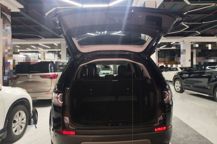 Used Land Rover Discovery Sport 2018 240 PS SE Version Trunk