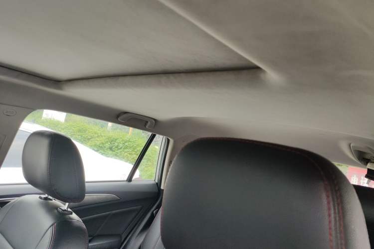 Used CHANGAN CS75 2014 2.0L Manual Luxury Version China IV Standard Headliner