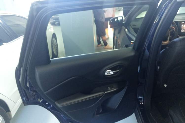 Used Jeep Cherokee 2017 2.4L Leading Smart Edition