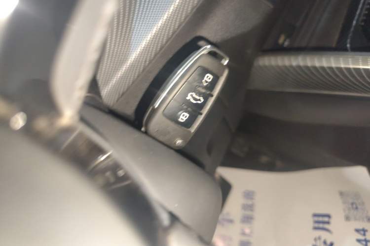 Used Audi Q2L 2018 35 TFSI Launch Exclusive Edition China VI Vehicle Key