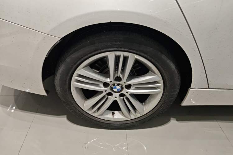 Used BMW 3 Series 2017 320Li Fashion Model Right Rear Wheel Hub