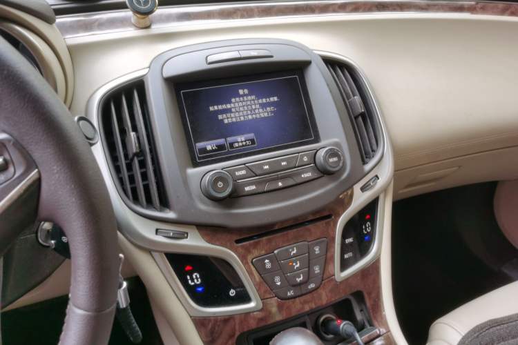 Used Buick LaCrosse 2013 2.4L SIDI Leading Comfort Version Audio And AC Panel