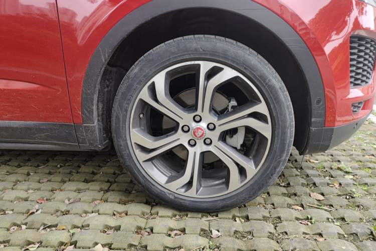 Used Jaguar E-PACE 2018 P200 First Edition Limited Edition China V Standard Right Front Wheel Hub