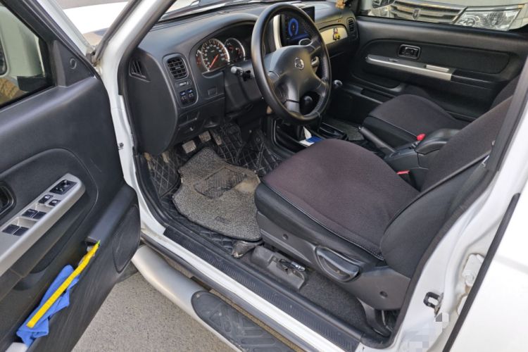 Used Nissan Paladin 2008 2.4L 4x4 Standard Edition Driver Seat