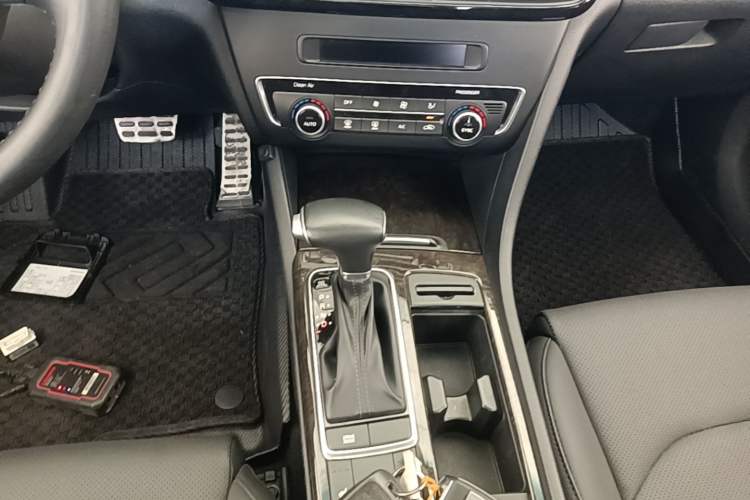 Used Kia K5 2016 2.0L Automatic LUX
