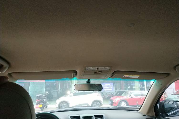 Used Toyota Highlander 2012 2.7L Two-Wheel Drive 7-Seater Elite Edition Headliner