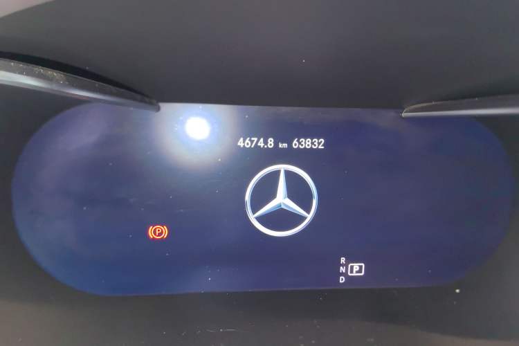 Used Mercedes-Benz GLC 2021 GLC 260 L 4MATIC Dynamic Edition Odometer Close Up
