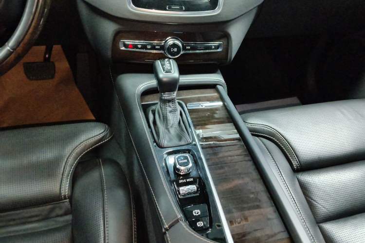 Used Volvo XC90 2015 T6 Prestige 7-Seater Gear Lever