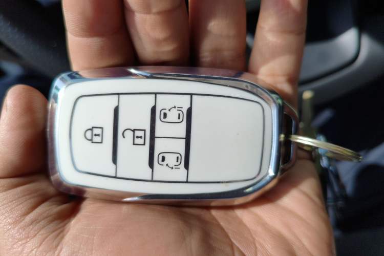 Used Toyota SIENNA 2026 Model 2.5L Dual-Engine Two-Wheel-Drive Comfort Edition Vehicle Key