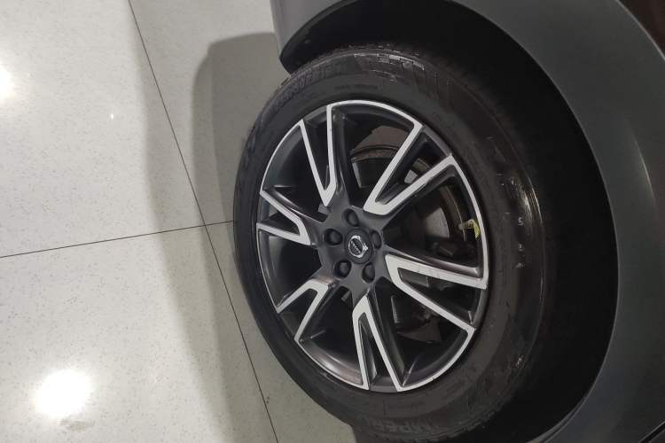 Used Volvo V90 2017 Cross Country T5 AWD Prestige Edition Right Rear Wheel Hub