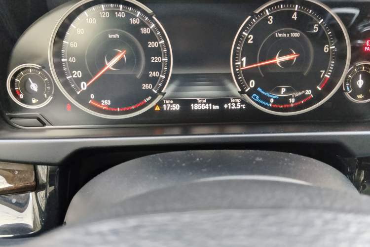 Used BMW X5 2018 xDrive28i Odometer Close Up