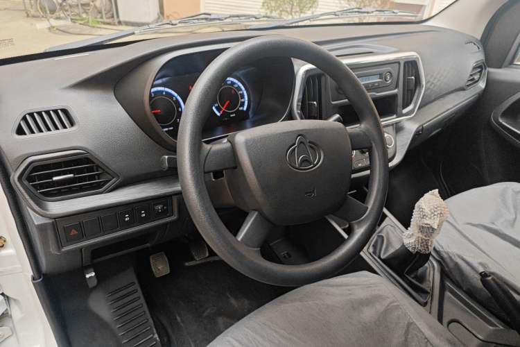 Used CHANGAN KAICHENG Ruixing M80 2021 1.6L Comfort Version 2-Seater Single-Steaming Air-Conditioned China VI Standard Flat Roof with Lift-Up Rear Door DAM16KR Steering Wheel