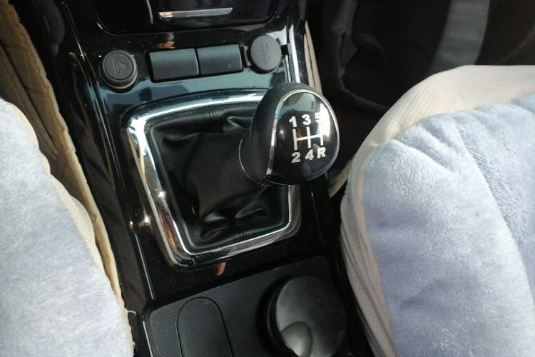 Used HYOSOW S3 2015 1.5L Luxury Model China V Standard Gear Lever