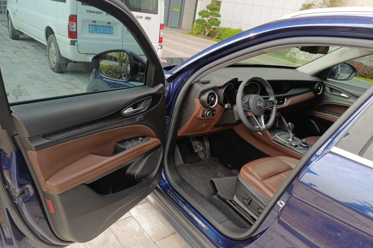 Used Alfa Romeo Stelvio 2017 2.0T 200HP Luxury Edition